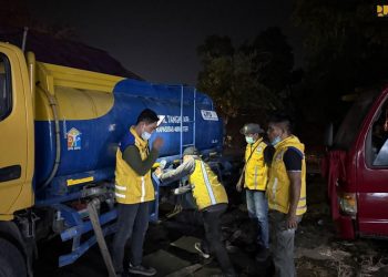 12.000 Liter Air Disalurkan untuk Dukung Pemadaman Kebakaran TPA Buku Deru-Deru