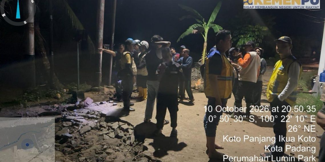 Pompa dan Excavator Dikerahkan untuk Tangani Banjir di Kota Padang