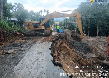 Longsor di Ruas Jalan Tarutung–Sipirok Ditangani, Lalu Lintas Kembali Bisa Dilalui dengan Sistem Buka Tutup