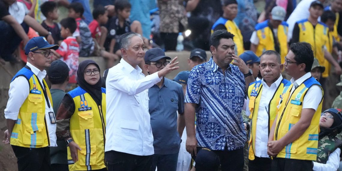 Menteri Dody Susuri 3,5 Km Kali Angke, Instruksikan Normalisasi dan Pelebaran Sungai untuk Kurangi Risiko Banjir